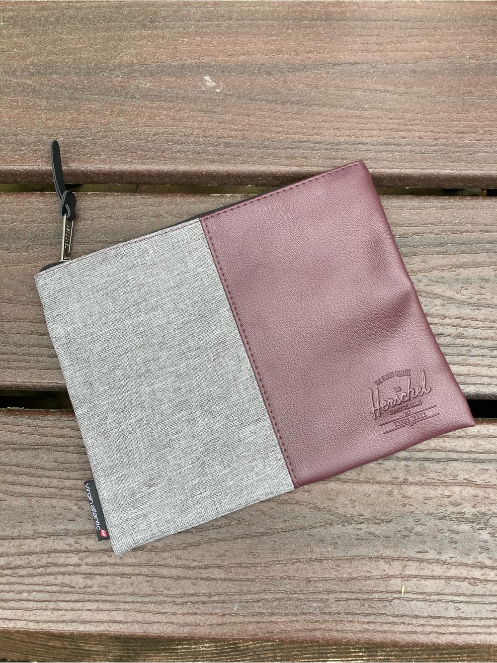 Like New NWOT Herschel x Virgin Atlantic Amenity Bag Gray Brown Zipper Pouch